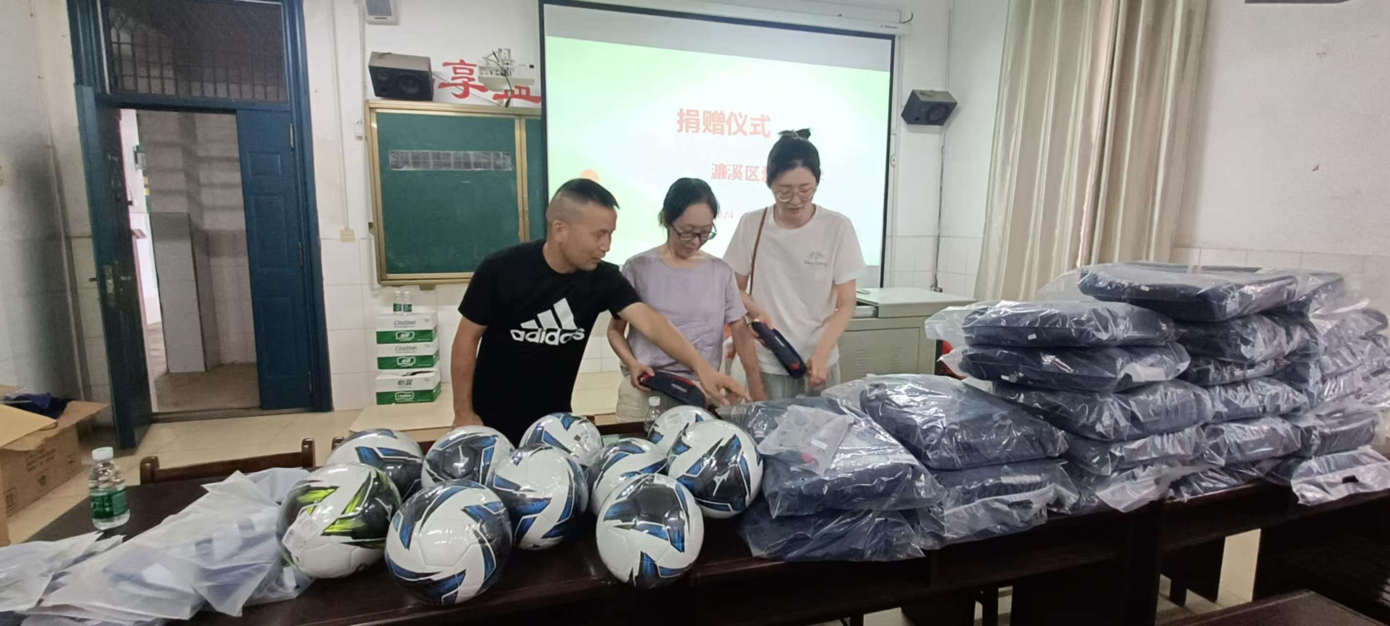 Donated soccer balls and student activity supplies prepared at Jiujiang Ailian Primary School.